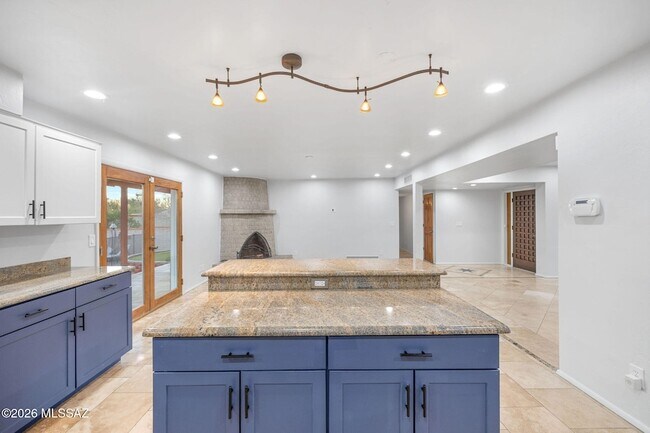 Building Photo - 3721 N Sierra Madre Dr