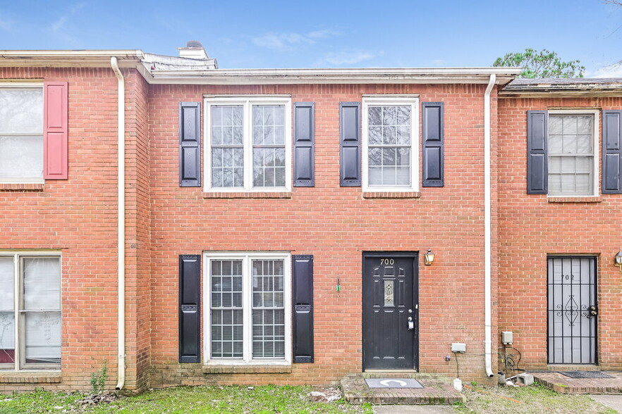 Primary Photo - 700 Redland Dr