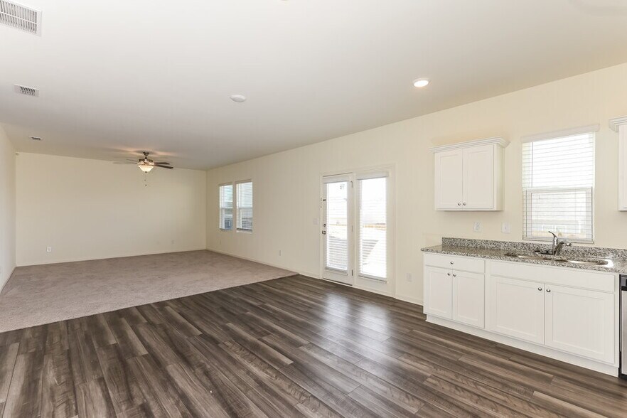 Building Photo - 332 Knightsbridge Ln