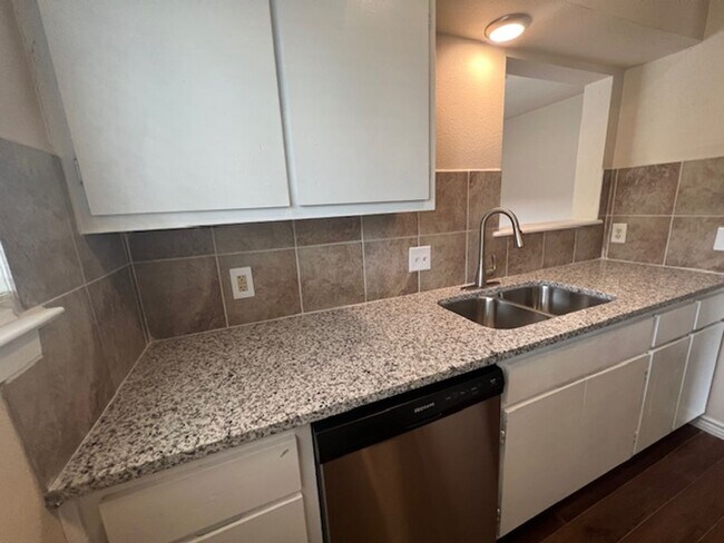 Building Photo - 101/103 Hughson Court