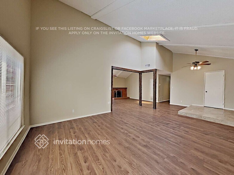 Building Photo - 2725 Greenleaf Ave
