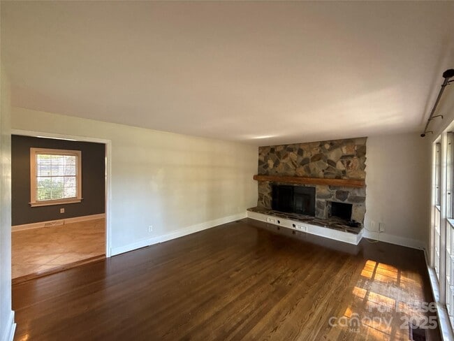 Building Photo - 2209 Stonewood Dr