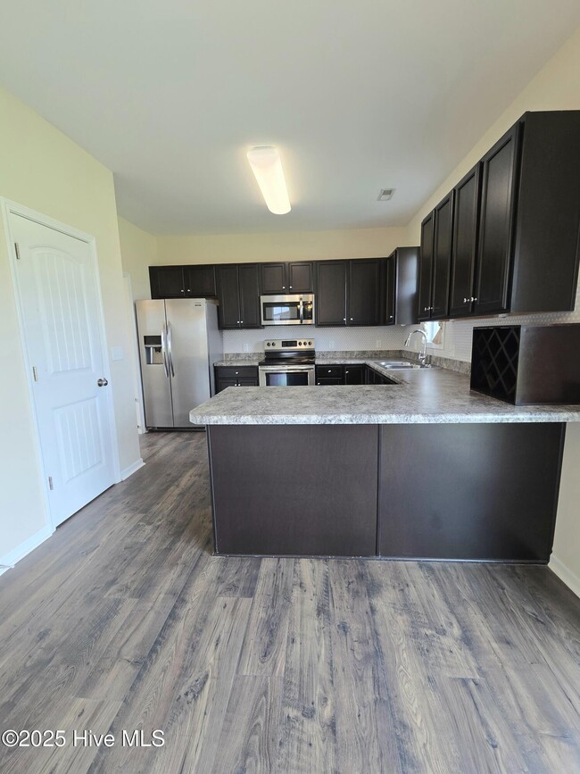 Building Photo - 743 Pine Cone Dr
