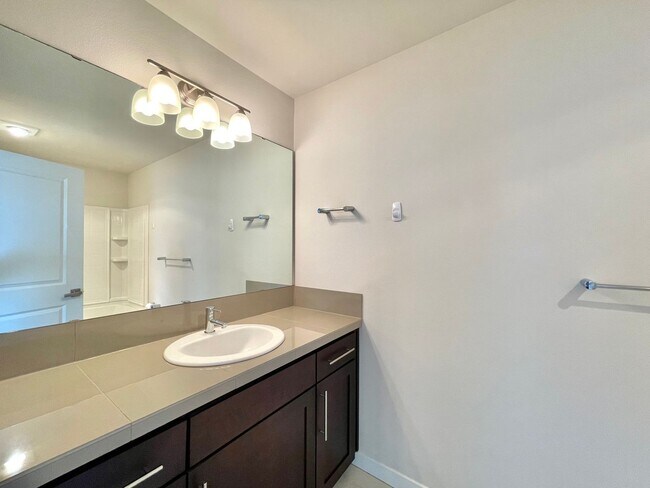 Building Photo - Great Townhome for rent