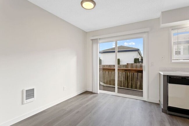 Building Photo - Remodeled 2 bedroom across from Providence...