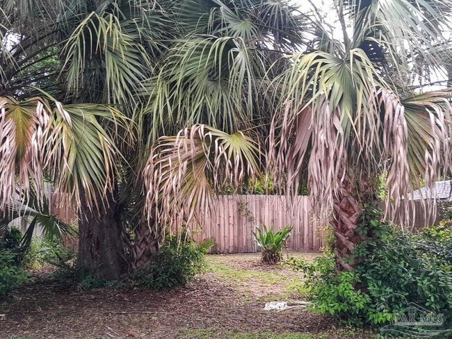 Building Photo - 1018 N F St