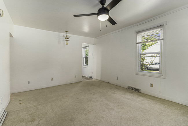 Building Photo - 1119 N Twyckenham Dr