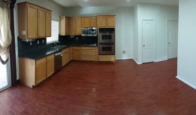 Building Photo - Beauty in the Details - 3 Bedroom / 2.5 Ba...