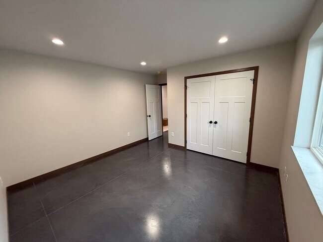 Building Photo - 115 4th St SW