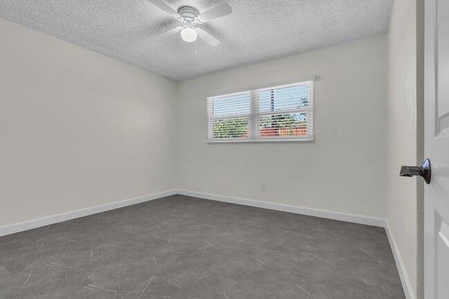 Building Photo - 4824 Benito St