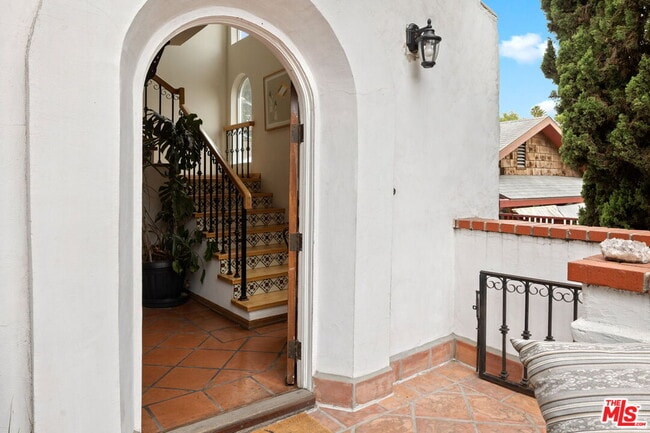 Building Photo - 334 Crane Blvd