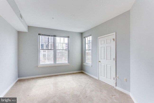 Building Photo - 1645 International Dr