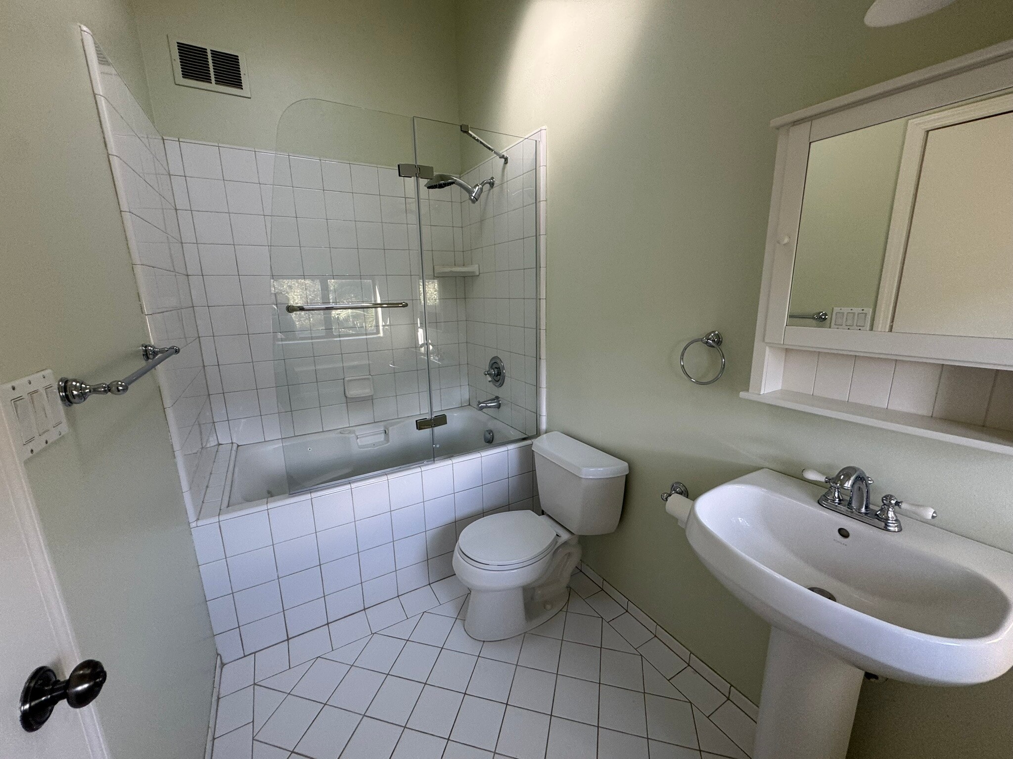 Guest bathroom - 371 Carrera Dr
