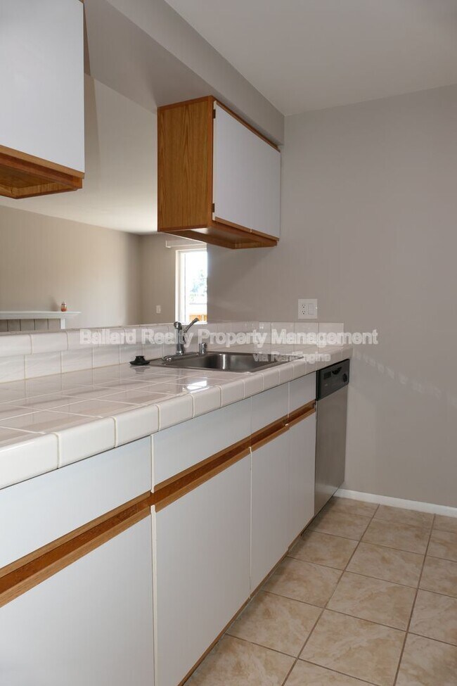 Building Photo - 7000 Cleopatra Pl NW