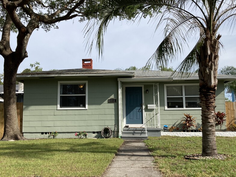 Building Photo - 2121 8th Ave N