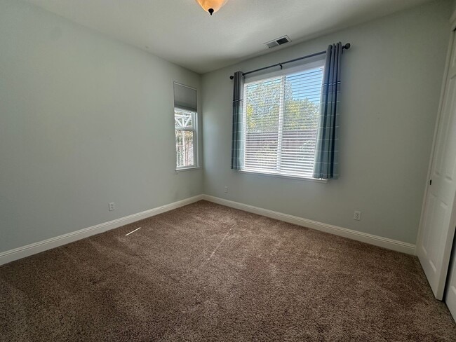 Building Photo - Single Story, Bright and Beautiful Home, w...