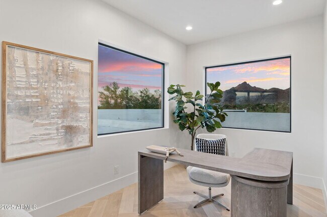 Building Photo - 3135 E Palo Verde Dr