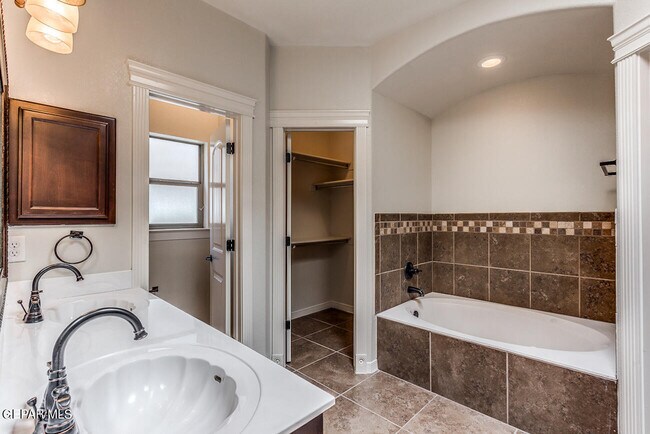 Building Photo - 11673 Sugar Bay Way