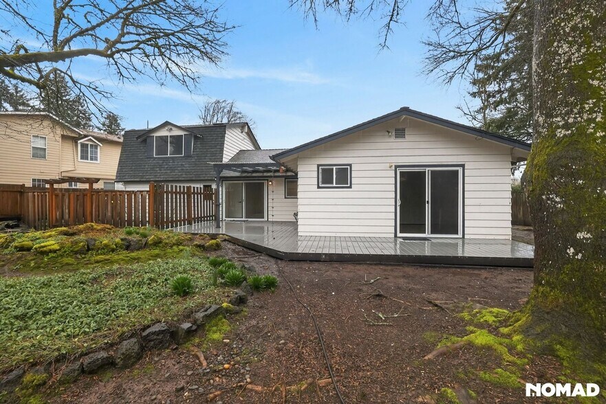 Building Photo - 375 SW Devon Ln