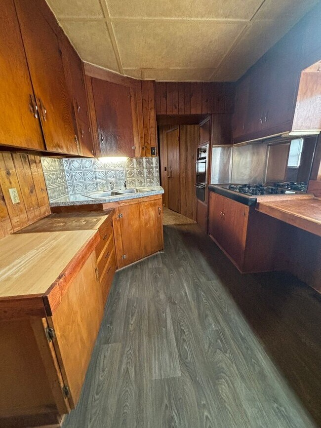 Building Photo - 2 Bedroom 2 Bathroom Single Family Home