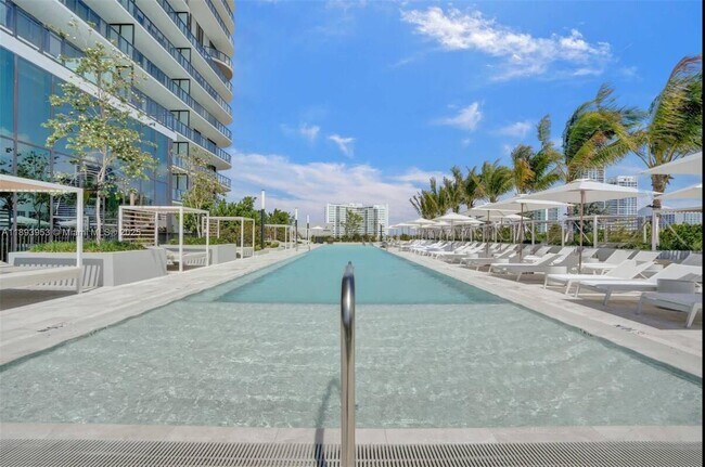 Building Photo - 580-572 72nd St