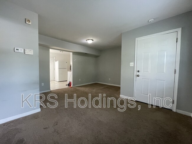 Building Photo - 117 Beechwood Ave