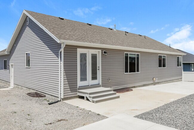 Building Photo - 1009 1050 W