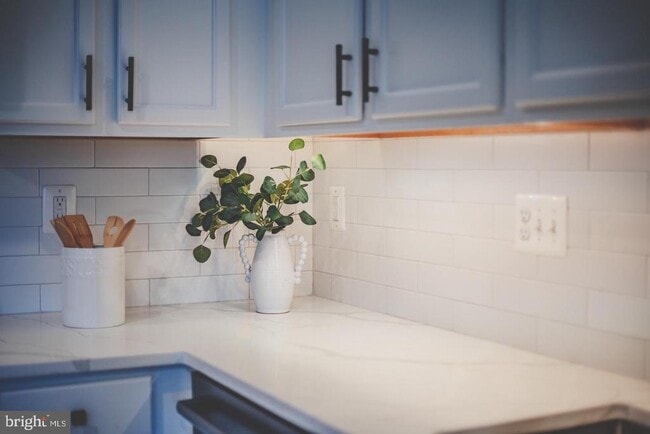 Building Photo - 44848 Tiverton Sq