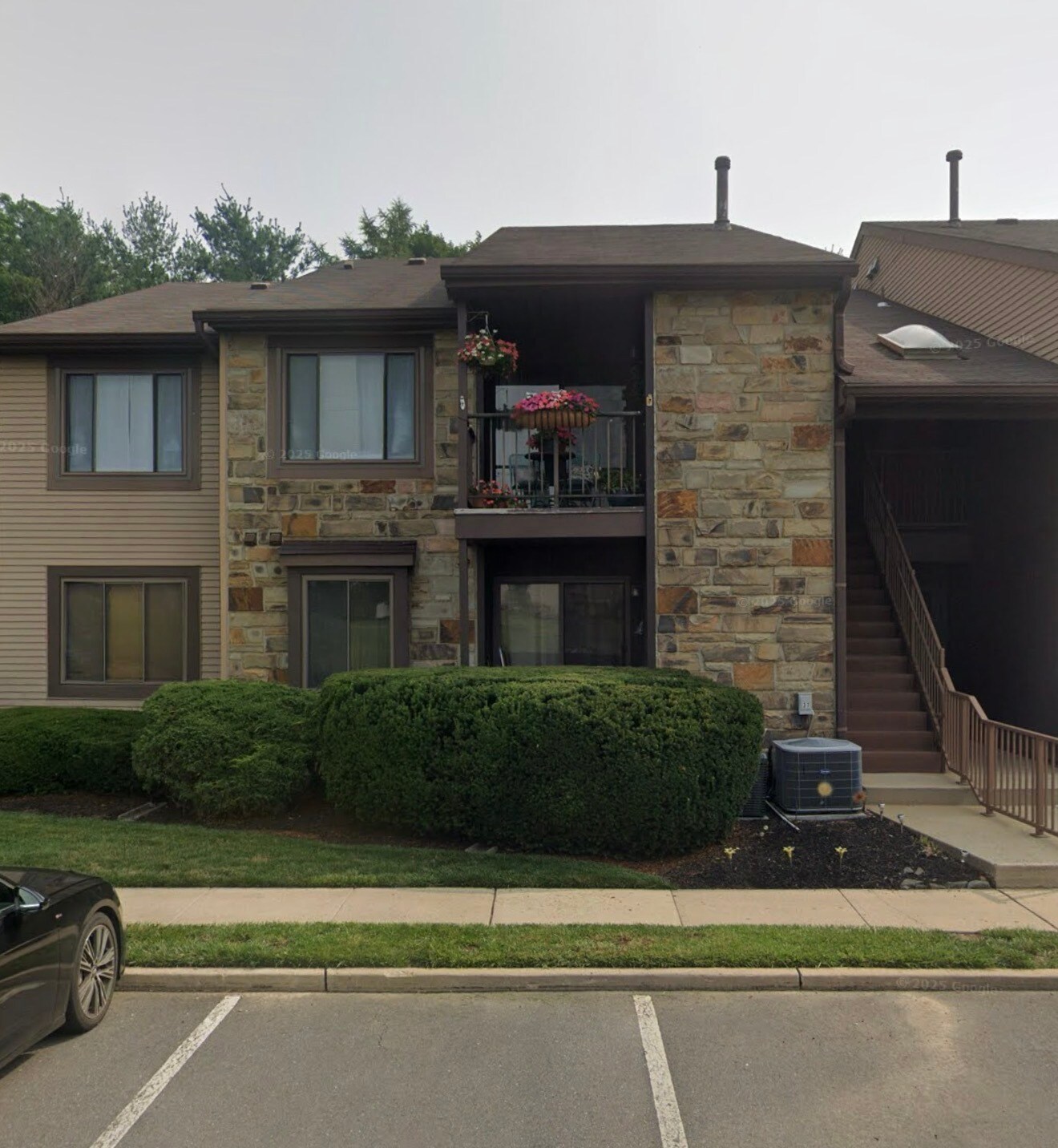 Building Photo - 35 Gena Ct