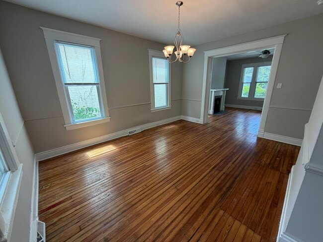 Building Photo - Charming 4bdrm/1.5bth Home Located in Richmond's North Highland Park w/Balcony!!