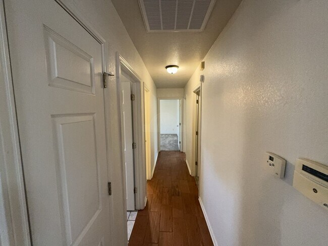 Building Photo - 914 McDaniel Cir