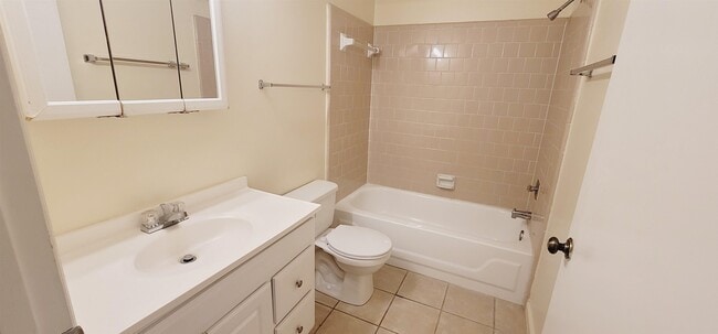 Building Photo - 2925 Par Ln