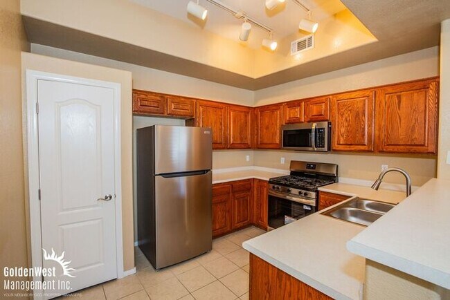 Building Photo - Bright & Inviting 2Bdm 2Ba Condo in Whitney - MI Special