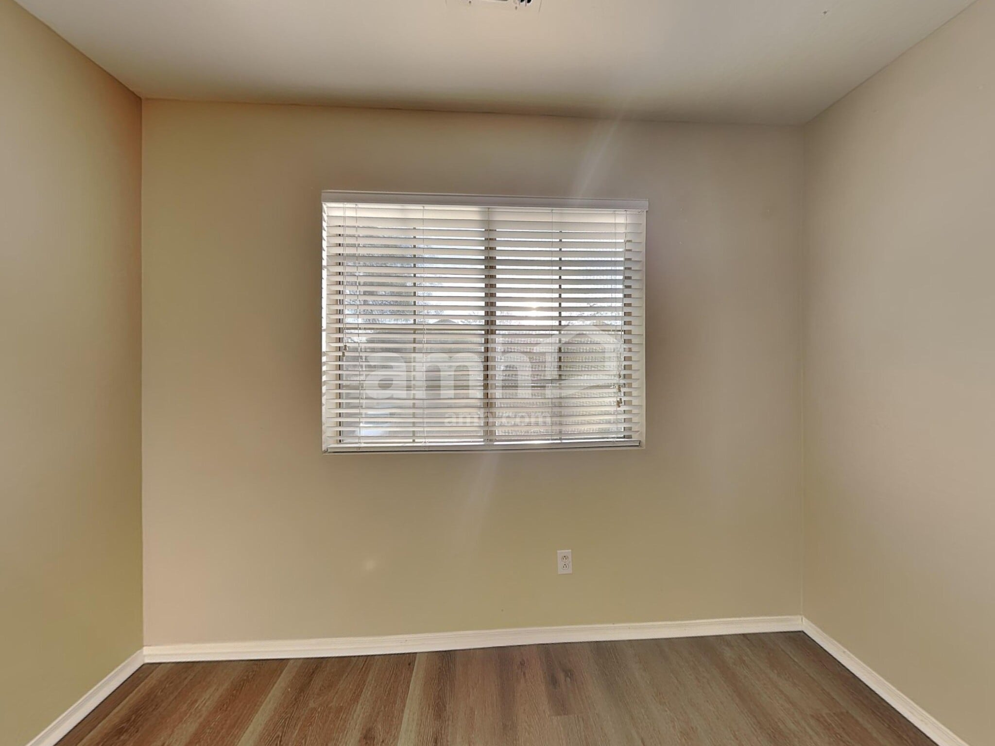 Building Photo - 443 S Sabrina
