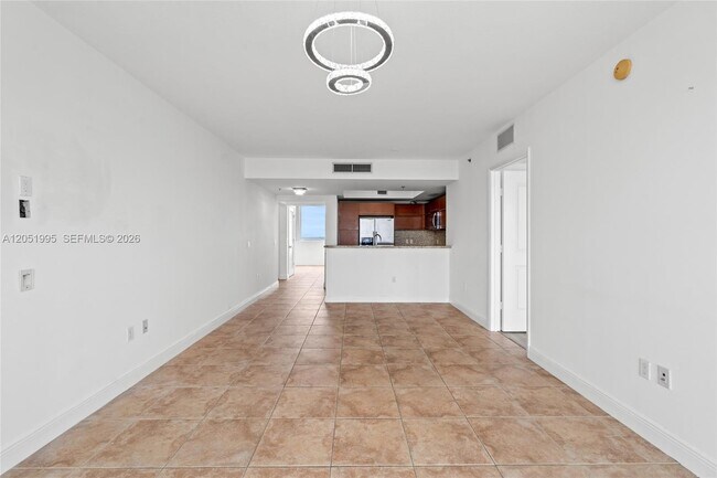 Building Photo - 2681 N Flamingo Rd