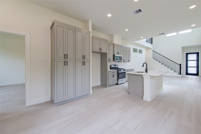 Building Photo - 4336 Avron Dr