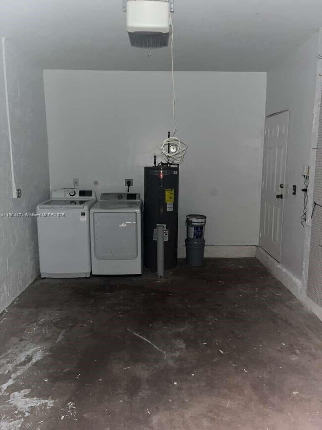 Building Photo - 5067 SE Mariner Garden Cir