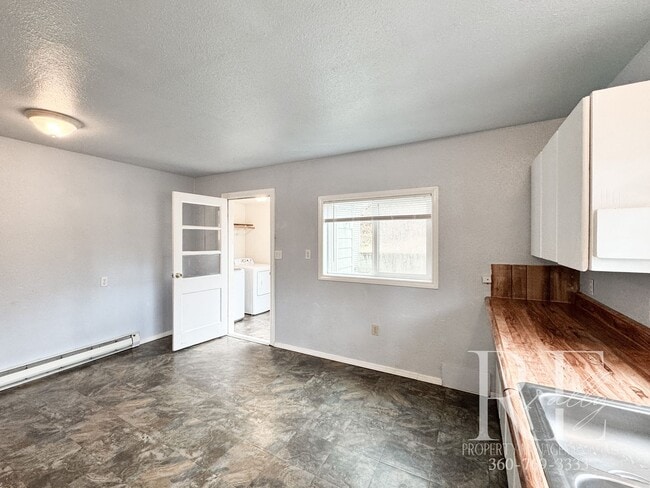 Building Photo - 1215 Evans Ave W