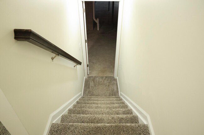 Building Photo - 11921 Warbler Wy