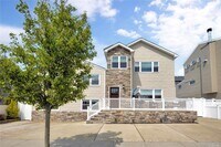 Building Photo - 81 Barnes St