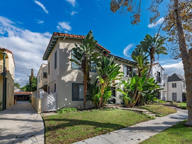 Building Photo - 152 N Arnaz Dr