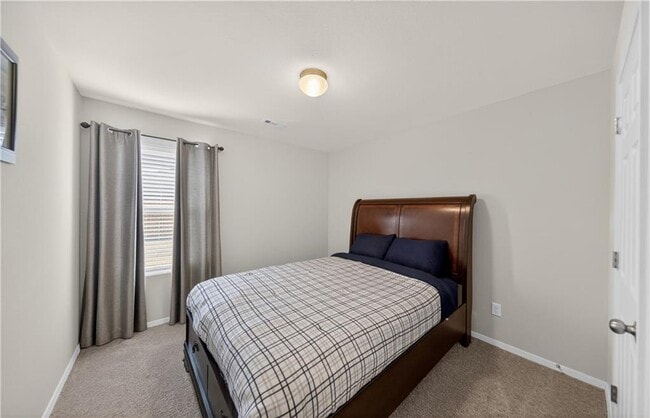 Building Photo - 8110 Dogwood Dr