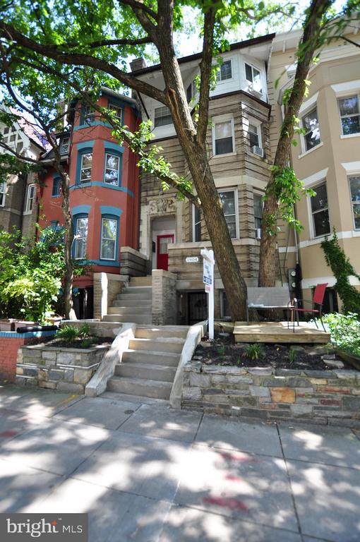 Building Photo - 1904 Calvert St NW