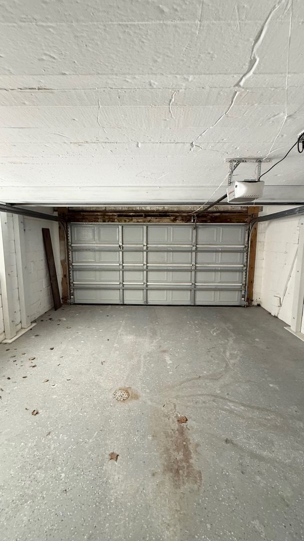 Building Photo - Beautiful 3/4 bedroom + office in Shadyside- Off-Street Parking and Tons of Storage!!