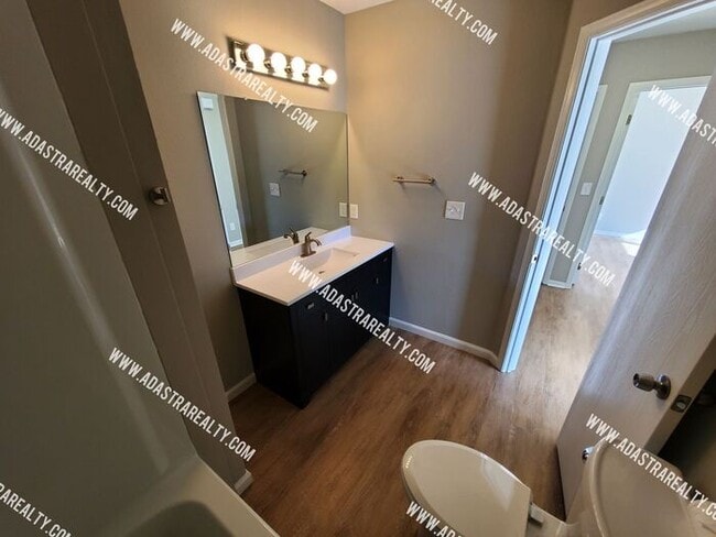 Building Photo - Gorgeous Remodeled Duplex in Baldwin City-AVAILABLE in MARCH!!