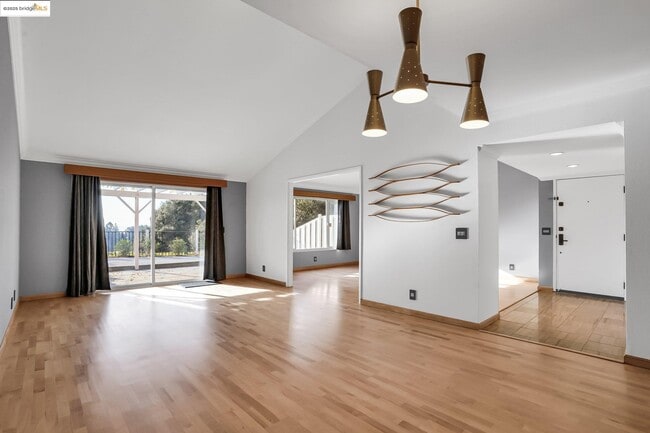 Building Photo - 21 Ironwood