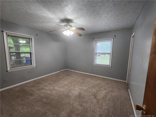 Building Photo - 987 Lisa Ave