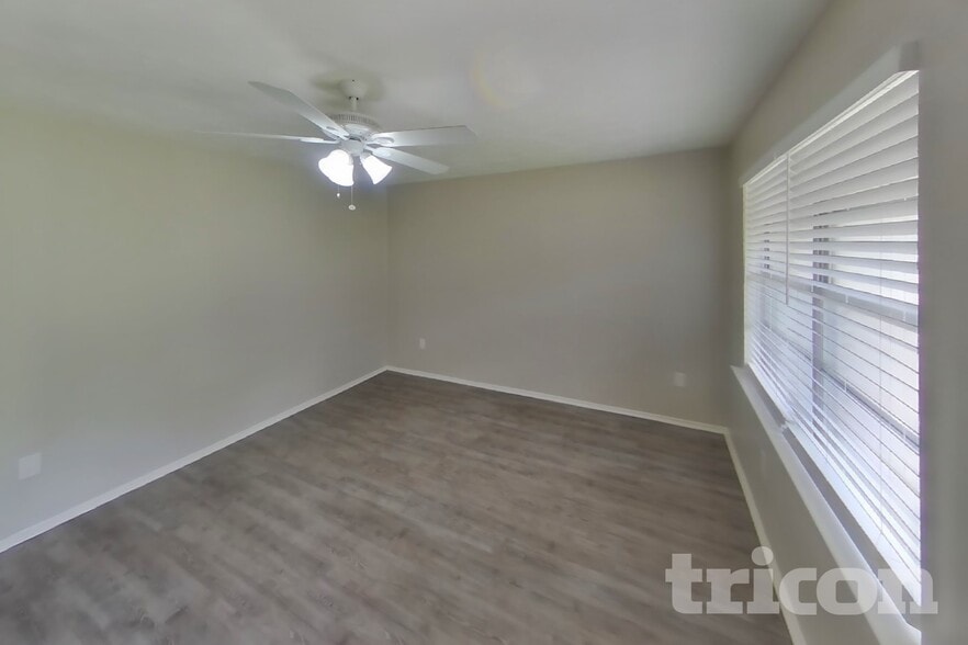 Building Photo - 3221 Edgebrook Dr