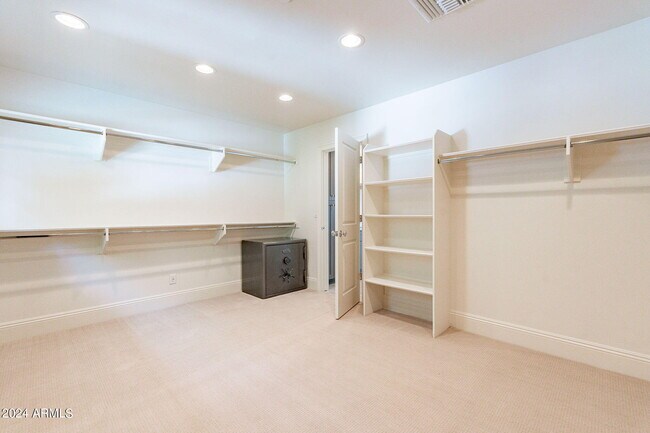 Building Photo - 6433 E Calle Camelia