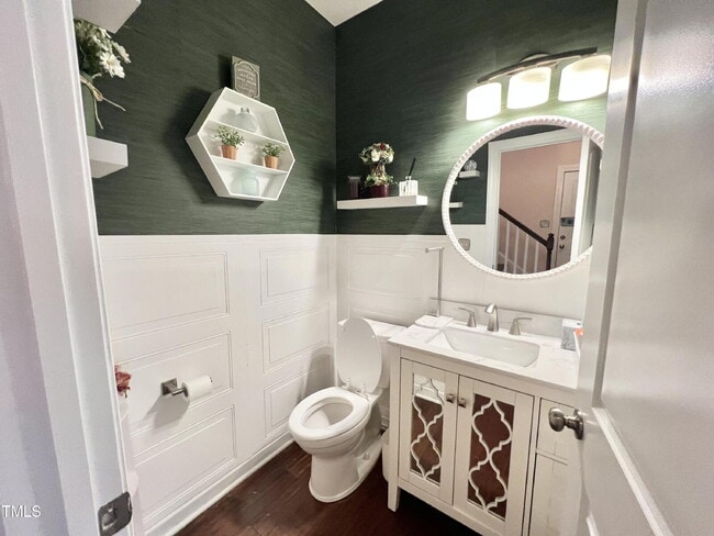 Building Photo - Unique opportunity -- with POOL!